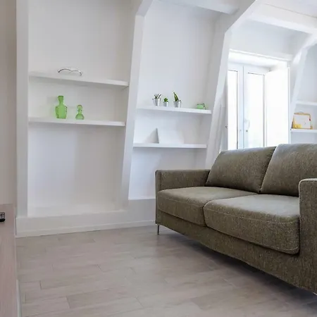 The Best Rent - Bright Attic In 公寓
